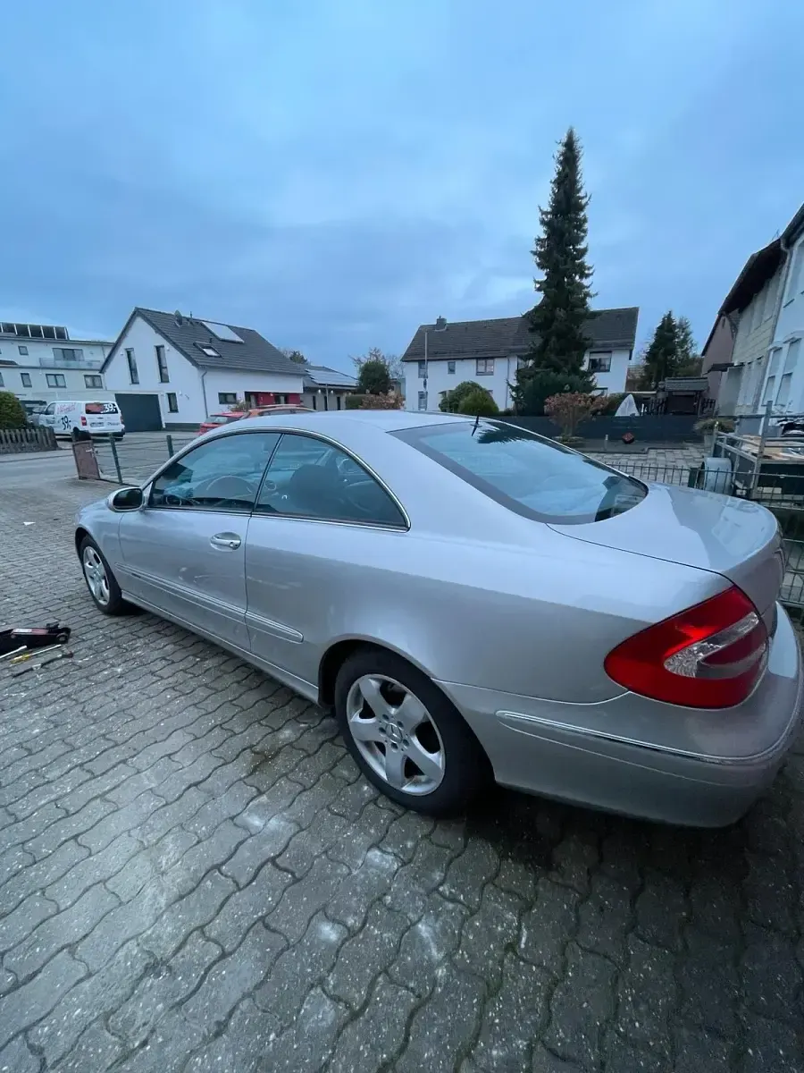 Gebraucht Mercedes CLK240 170 PS (125 kW) 2003 Silber Coupé