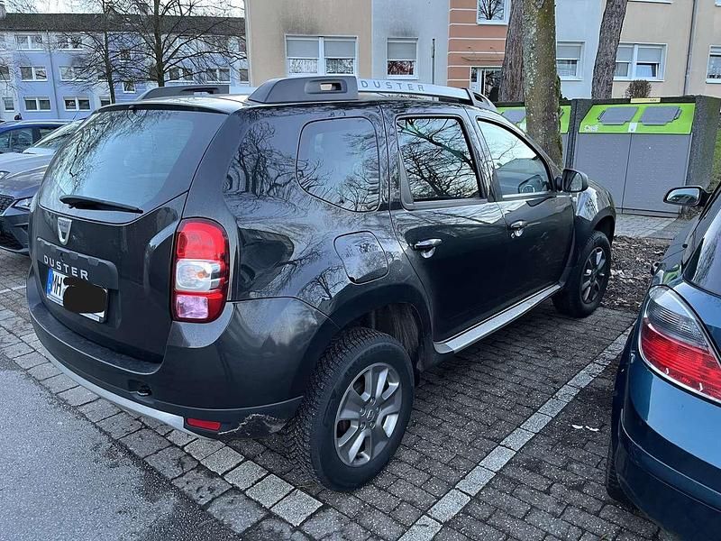 Gebraucht Dacia Duster Lauréate 105 PS (77 kW) 2015 Schwarz SUV