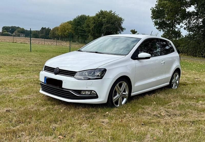 Weiß Gebraucht 2016 VW Polo Allstar Kleinwagen | 9.999 € (Fairer Preis) - Bild 1/4