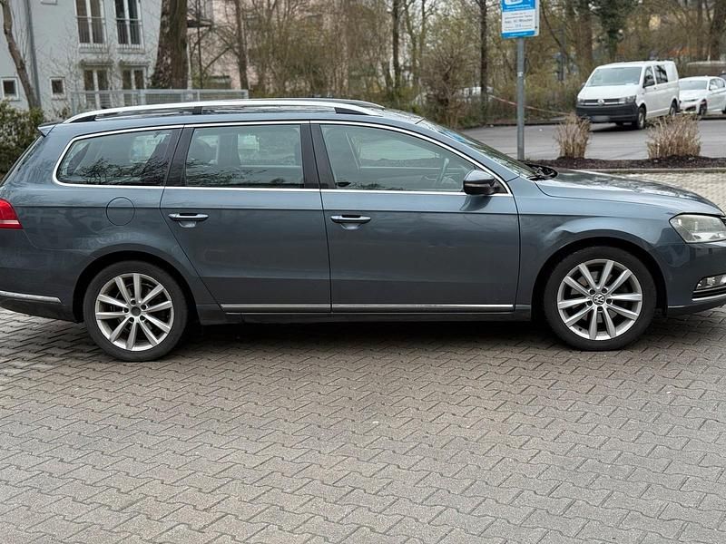 Gebraucht VW Passat 140 PS (102 kW) 2014 Blau Kombi