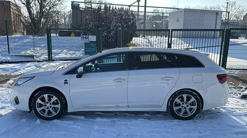 Gebraucht Toyota Avensis Comfort 147 PS (108 kW) 2016 Weiß Kombi
