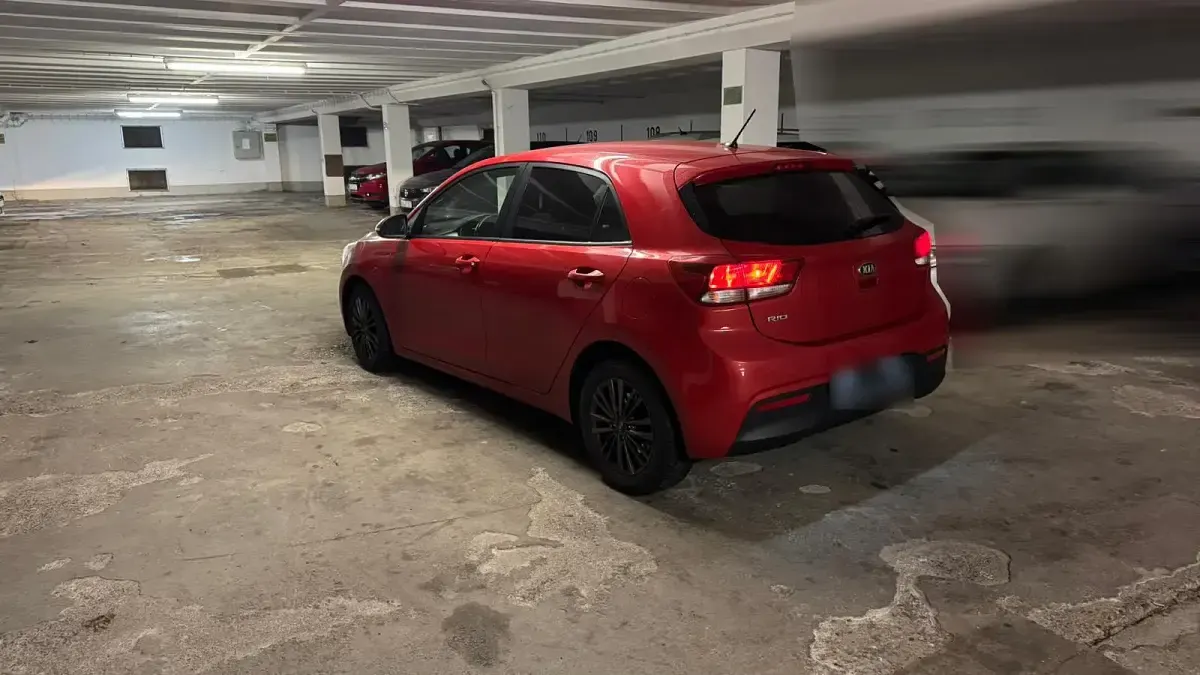 Gebraucht Kia Rio 84 PS (61 kW) 2018 Rot Limousine