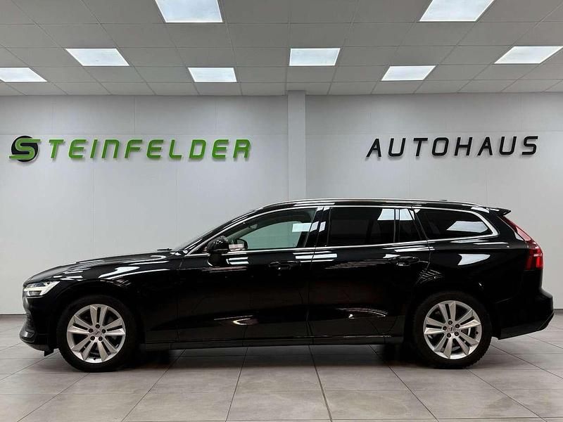 Gebraucht Volvo V60 Momentum 150 PS (110 kW) 2019 Schwarz Kombi