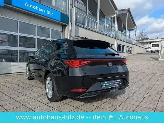 Używany Seat Leon Style 150 KM (110 kW) 2022 Czarny Sedan/Limuzyna