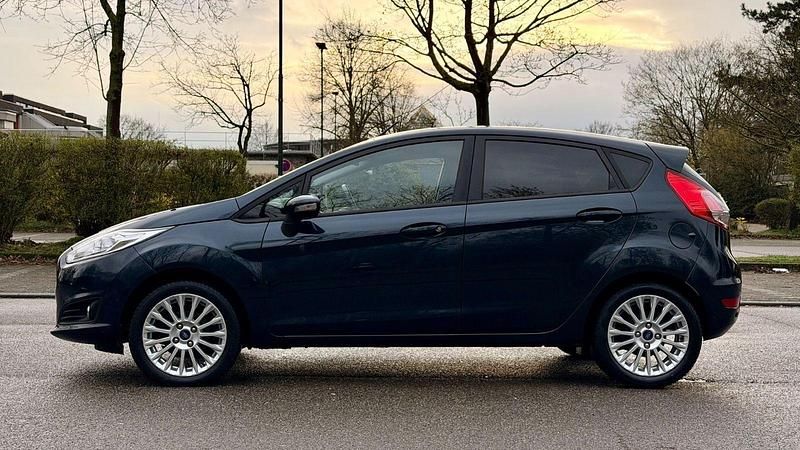 Gebraucht Ford Fiesta 80 PS (58 kW) 2017 Grau Kleinwagen