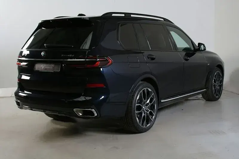 Gebraucht BMW X7 M Sport 352 PS (258 kW) 2025 Schwarz SUV