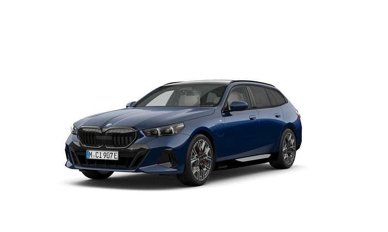 Blau Gebraucht 2025 BMW 550e M Sport Kombi | 72.888 € (Fairer Preis) - Bild 1/4