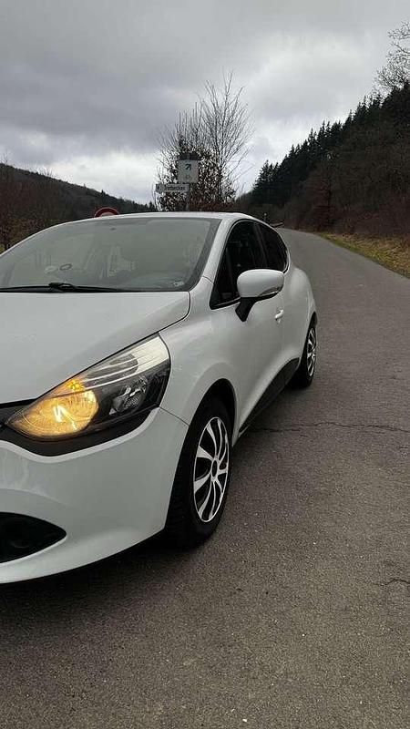 Gebraucht Renault Clio IV Expression 75 PS (55 kW) 2014 Weiß Kleinwagen