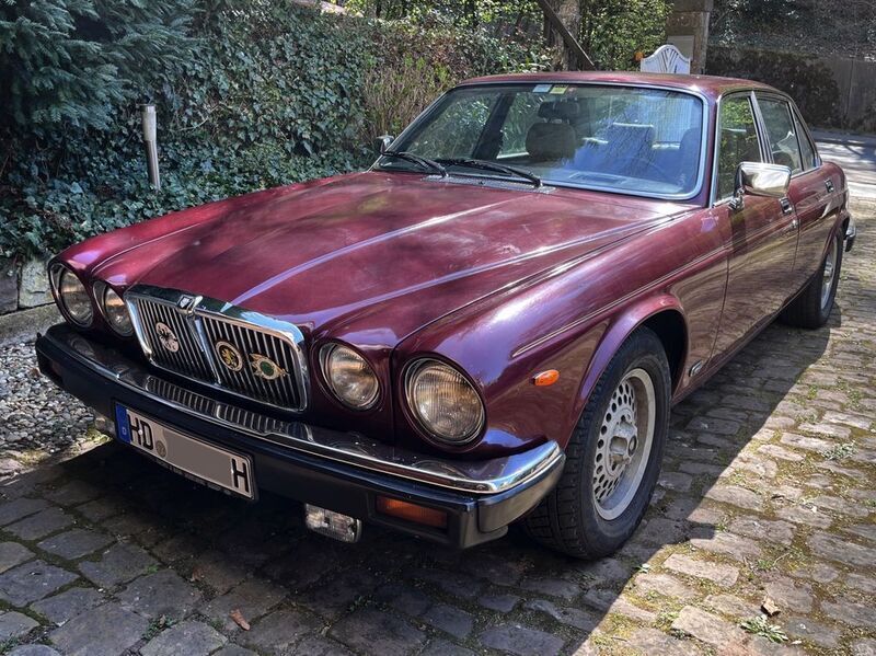 Rot Gebraucht 1985 Jaguar XJ12 Sovereign Limousine | 16.000 € - Bild 1/4