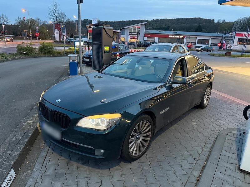 Second-hand BMW 730 245 CP (180 kW) 2010 Verde Berlinǎ