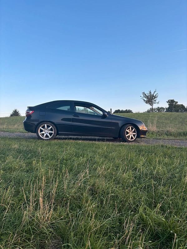 Gebraucht Mercedes C220 130 PS (95 kW) 2007 Schwarz Coupé