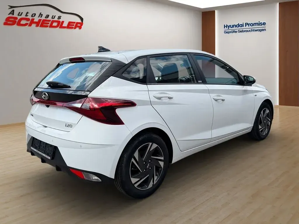 Gebraucht Hyundai i20 Trend 101 PS (74 kW) 2021 Weiß Kleinwagen