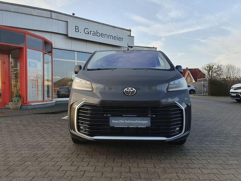 Gebraucht Toyota Proace Verso Team 177 PS (130 kW) 2024 Titanium grey metallic Kombi