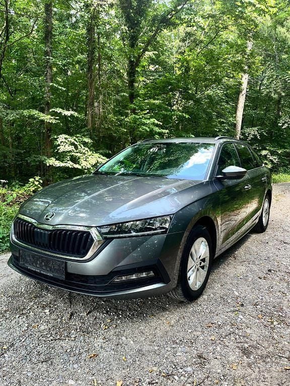 Grau Gebraucht 2022 Skoda Octavia Ambition Kombi | 17.900 € (Fairer Preis) - Bild 1/4