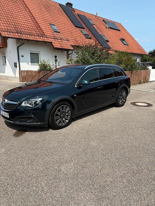 Grün Gebraucht 2015 Opel Insignia Country Tourer Kombi | 7.600 € (Fairer Preis) - Bild 1/4