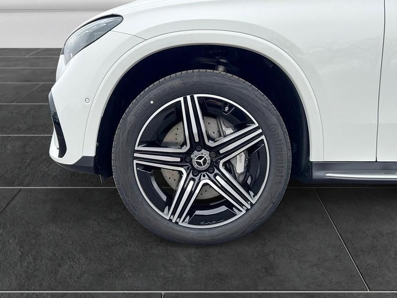 Gebraucht Mercedes GLC300e AMG 197 PS (144 kW) 2026 Unilack polarweiß Limousine