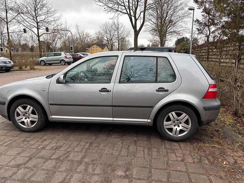 Gebraucht VW Golf IV 102 PS (75 kW) 2003 Silber Kleinwagen