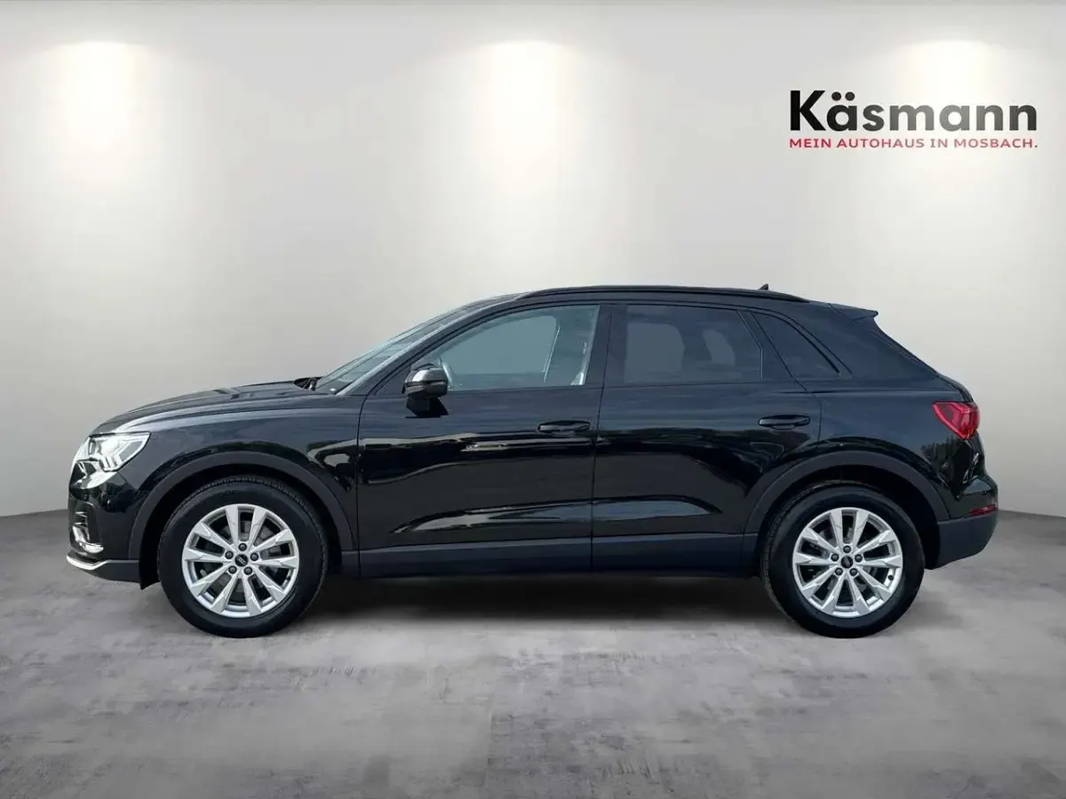 Gebraucht Audi Q3 Business 150 PS (110 kW) 2023 Mythosschwarz metallic (metallic) SUV