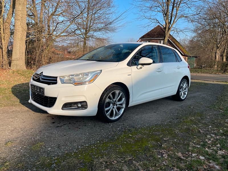 Weiß Gebraucht 2014 Citroën C4 Limousine | 4.444 € (Superpreis) - Bild 1/4