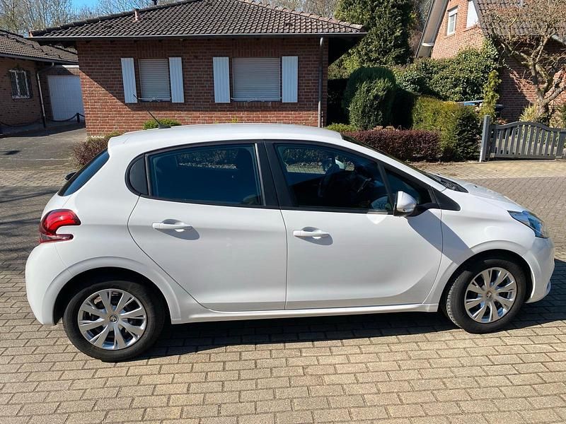 Second-hand Peugeot 208 Active 102 CP (75 kW) 2019 Alb Hatchback