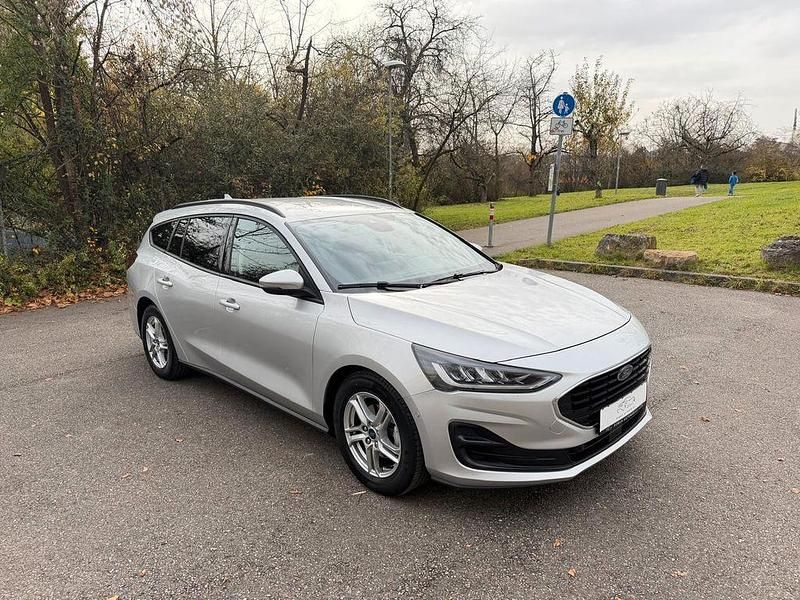 Silber Gebraucht 2022 Ford Focus Limousine | 12.899 € (Guter Preis) - Bild 1/4