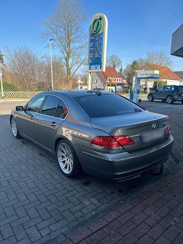 Gebraucht BMW 750 367 PS (269 kW) 2005 Grau Limousine