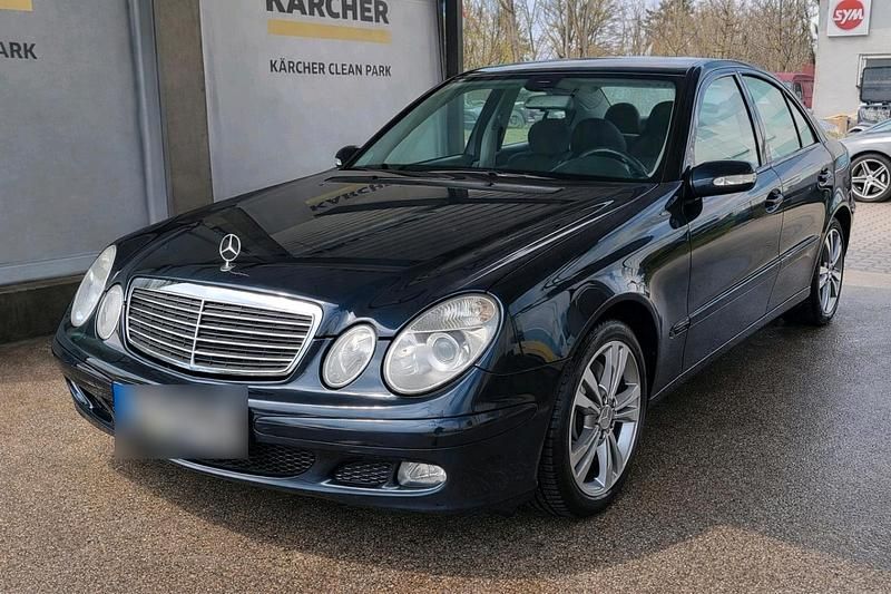 Gebraucht Mercedes E200 163 PS (119 kW) 2006 Blau Limousine
