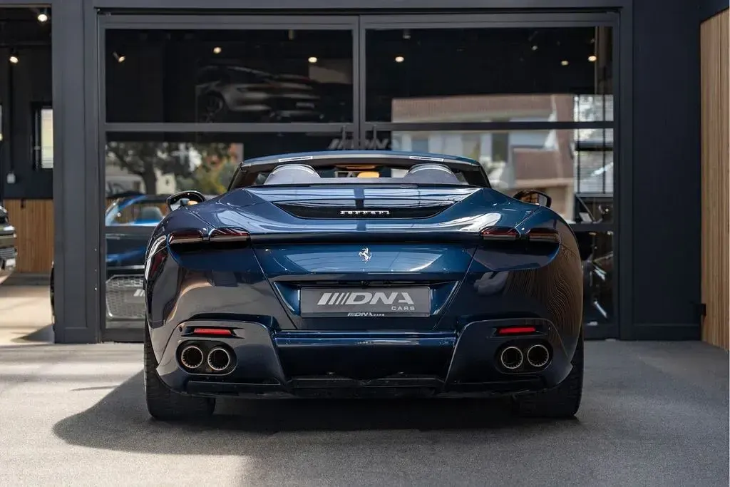 Gebraucht Ferrari Roma 620 PS (456 kW) 2024 Blau Cabrio