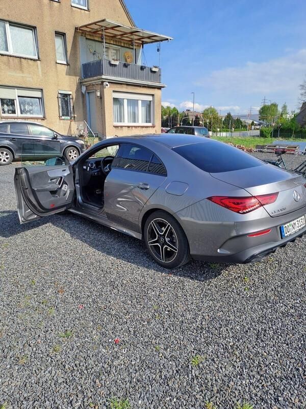 Grau Gebraucht 2021 Mercedes CLA180 Edition Limousine | 30.500 € - Bild 1/4