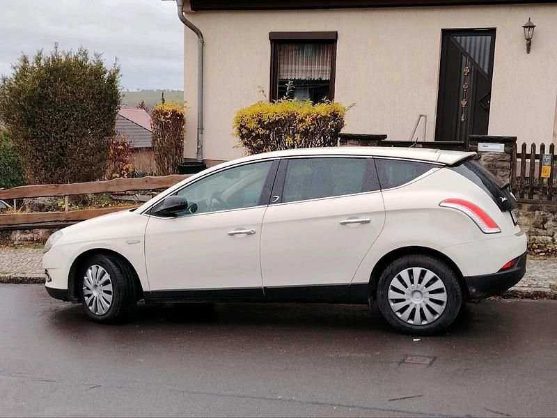 Gebraucht Lancia Delta 150 PS (110 kW) 2010 Andere farben Kleinwagen