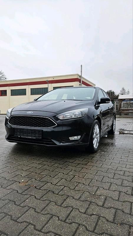 Gebraucht Ford Focus 101 PS (74 kW) 2017 Schwarz Kombi
