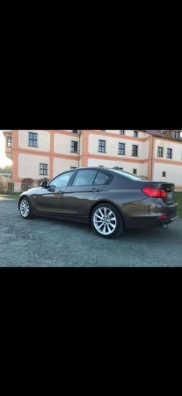 Gebraucht BMW 320 Luxury Line 184 PS (135 kW) 2012 Weiß Limousine