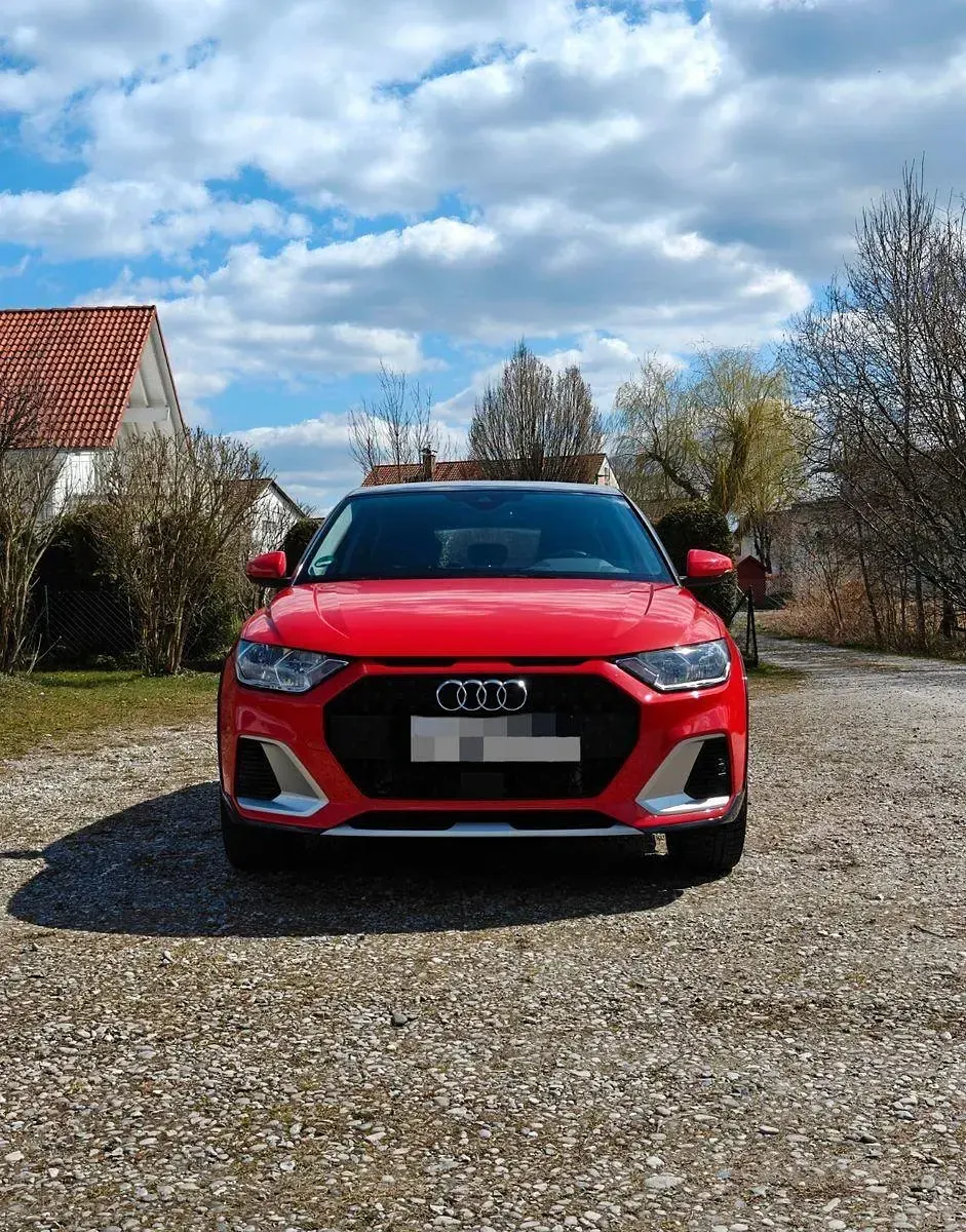 Gebraucht Audi A1 Ambiente 110 PS (80 kW) 2021 Rot SUV