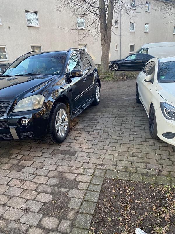 Gebraucht Mercedes ML320 246 PS (180 kW) 2006 Schwarz SUV