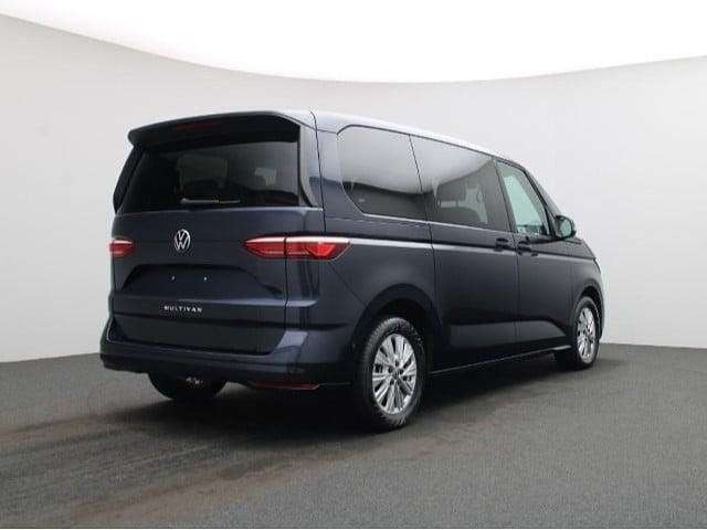 Gebraucht VW Multivan Life 150 PS (110 kW) 2024 (starlight blue metallic) Van