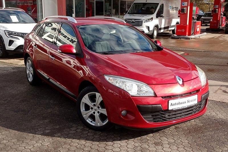 Gebraucht Renault Mégane III Dynamique 110 PS (80 kW) 2010 Rot Limousine