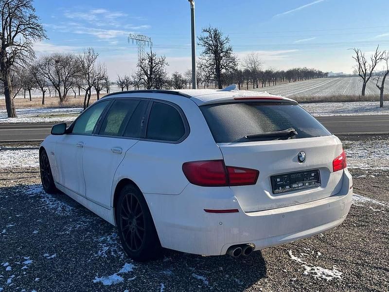 Gebraucht BMW 530 Sport Line 258 PS (189 kW) 2012 Weiß Kombi