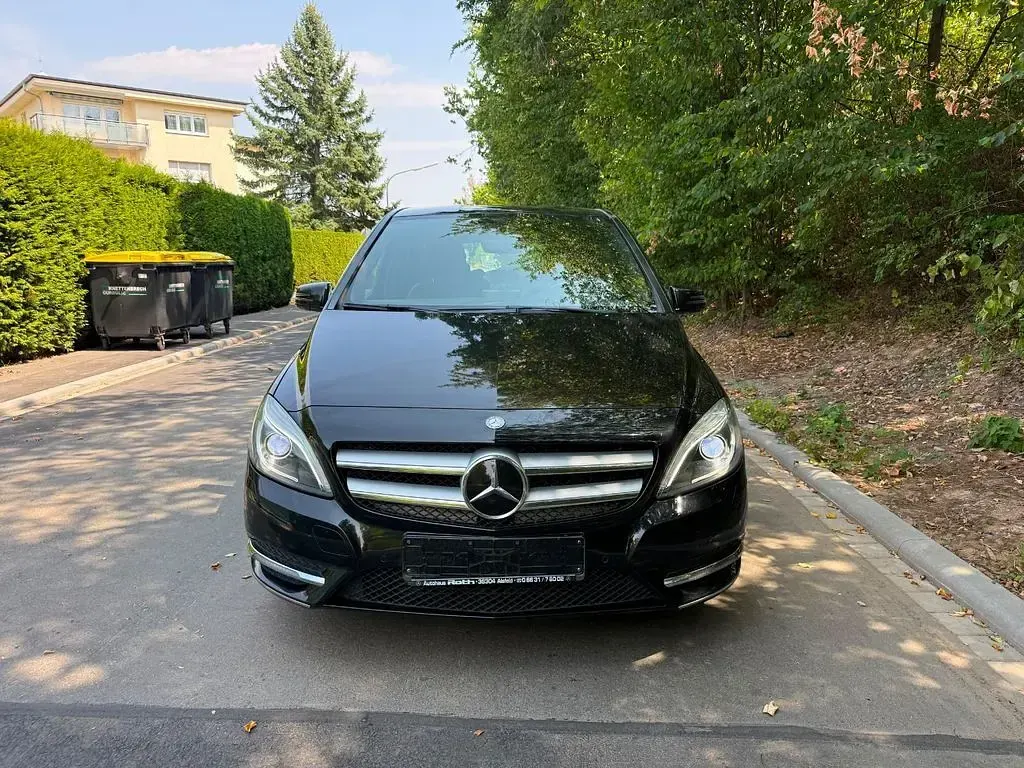 Gebraucht Mercedes B200 136 PS (100 kW) 2013 Schwarz Kleinwagen