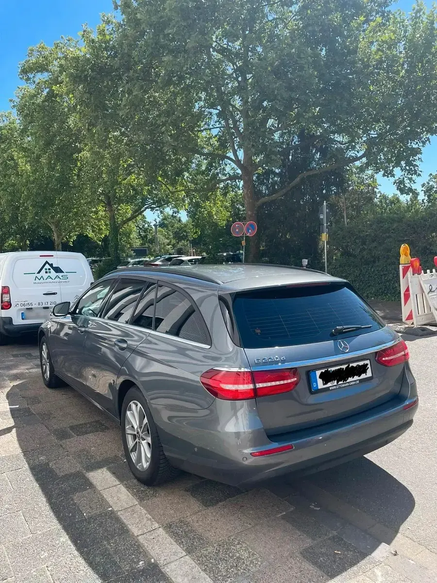 Gebraucht Mercedes E220 194 PS (142 kW) 2017 Grau Kombi