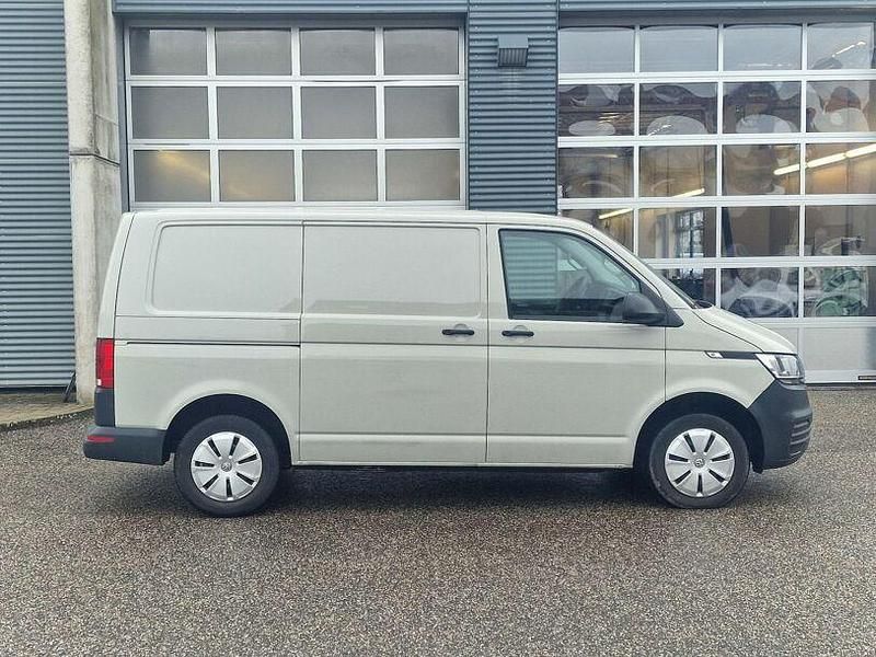 Gebraucht VW Transporter 110 PS (80 kW) 2022 Ascotgrau Van