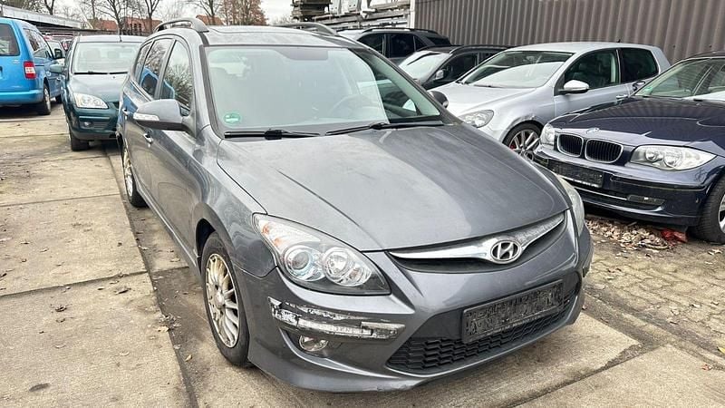 Gebraucht Hyundai i30 Style 116 PS (85 kW) 2010 Grau Kombi