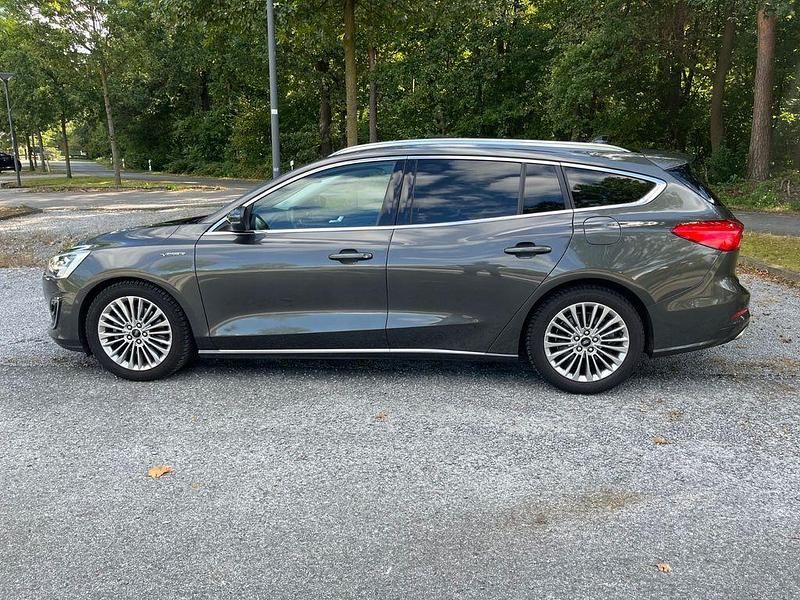Grau Gebraucht 2019 Ford Focus Vignale Kombi | 17.400 € (Guter Preis) - Bild 1/4