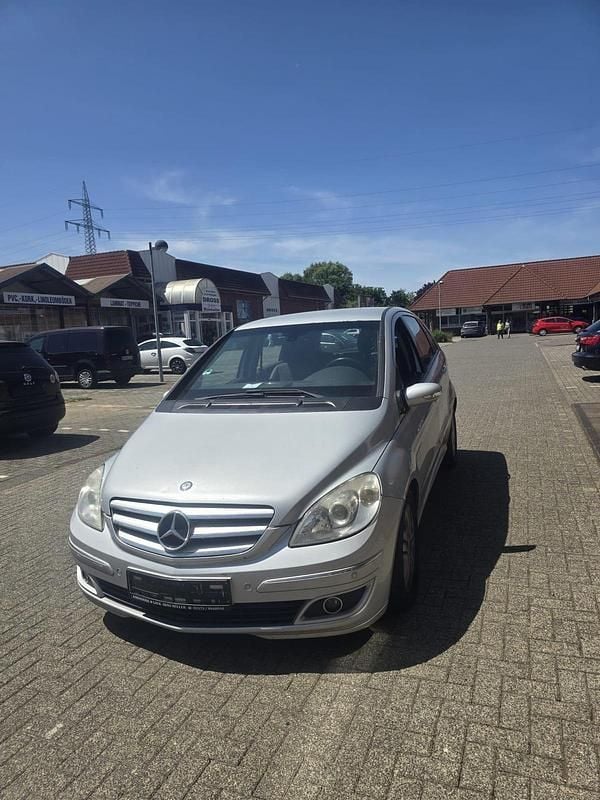 Grau Gebraucht 2005 Mercedes B200 Van / Kleinbus | 2.750 € (Guter Preis) - Bild 1/4