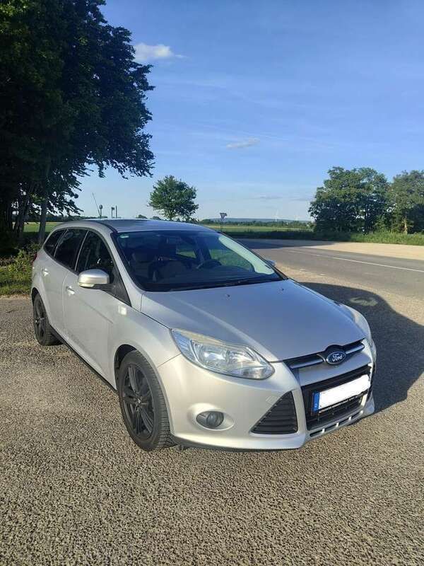 Silber Gebraucht 2011 Ford Focus Trend Kombi | 6.199 € (Fairer Preis) - Bild 1/4