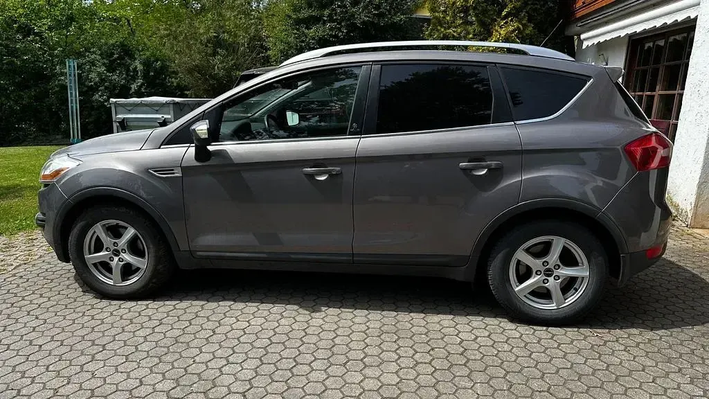 Gebraucht Ford Kuga Champions Edition 140 PS (102 kW) 2012 Grau SUV