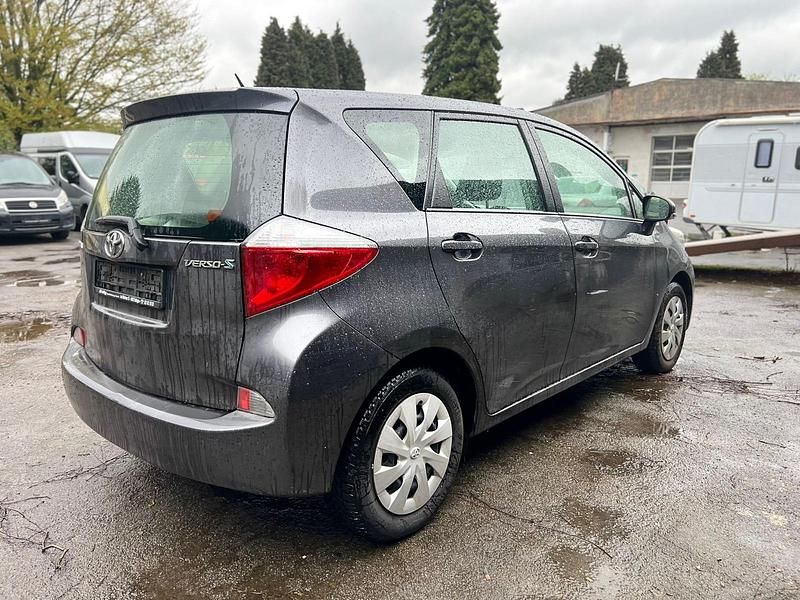 Gebraucht Toyota Verso 100 PS (73 kW) 2012 Grau Van / Kleinbus