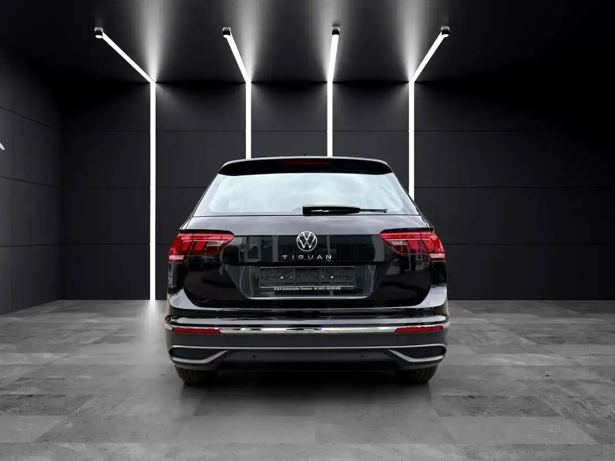 Gebraucht VW Tiguan Life 150 PS (110 kW) 2022 Schwarz SUV