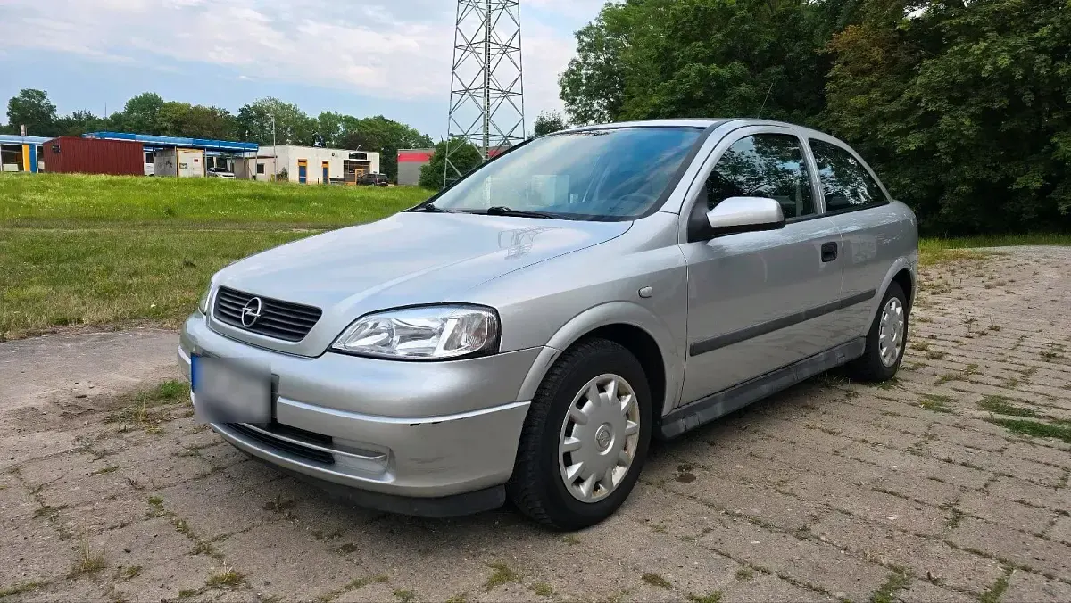 Gebraucht Opel Astra Comfort 65 PS (47 kW) 1998 Silber Limousine
