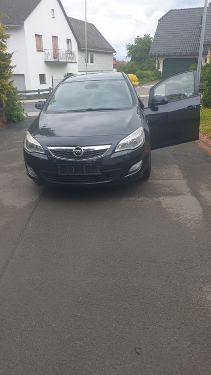 Schwarz Gebraucht 2011 Opel Astra Sport Kombi | 2.250 € (Guter Preis) - Bild 1/4