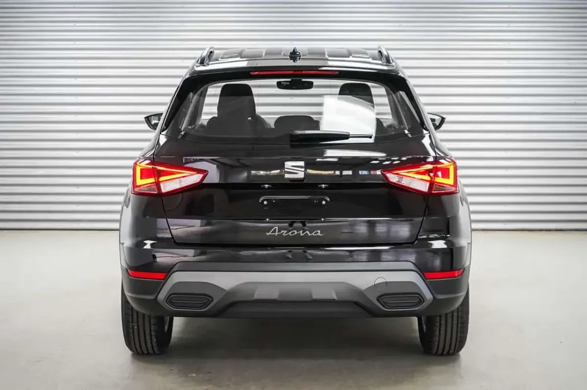 Neu Seat Arona Reference 95 PS (69 kW) 2026 Midnight schwarz meta... SUV